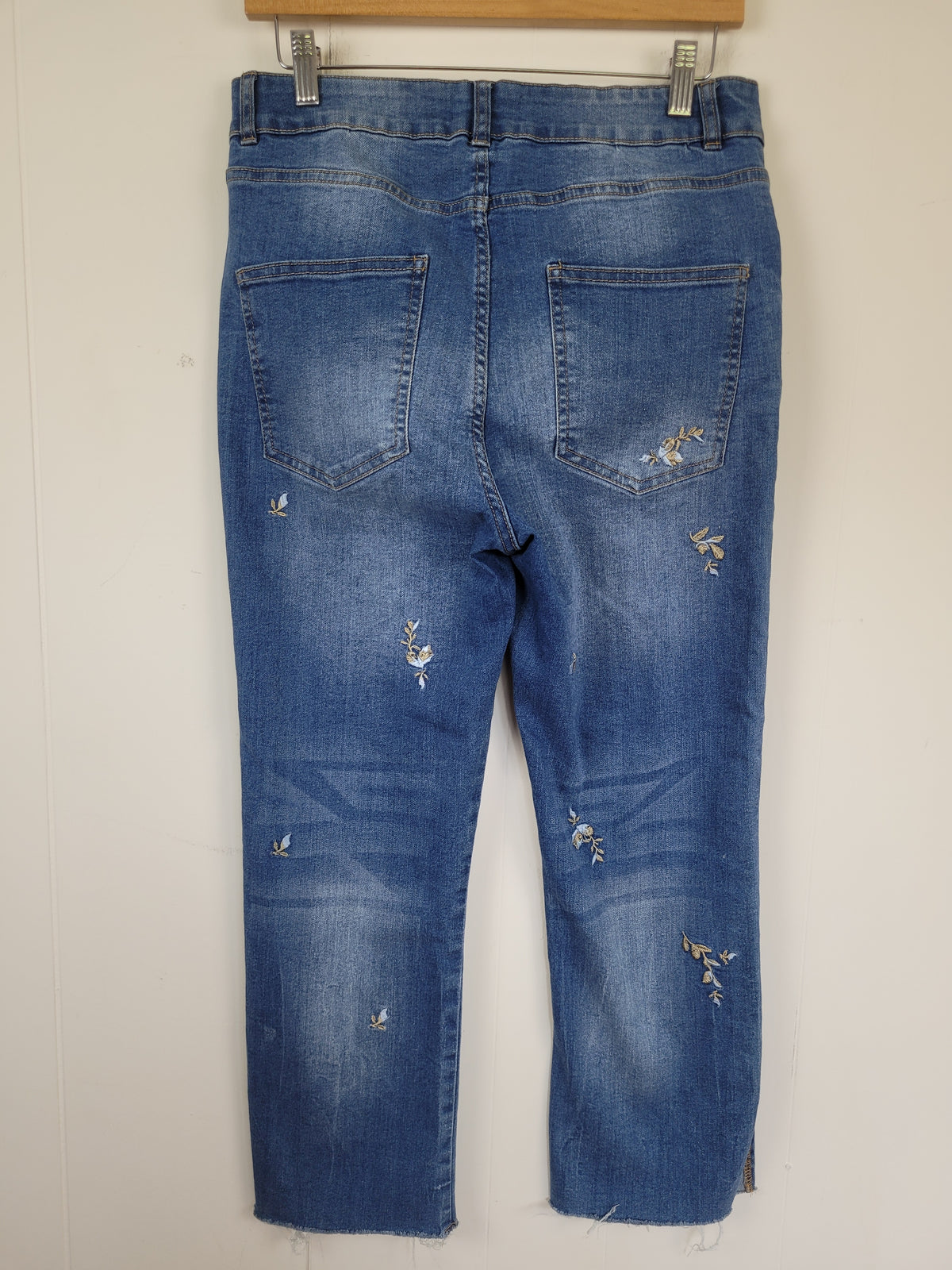 Suzy Shier Size 13 Embroidered Cropped Straight Leg Jeans