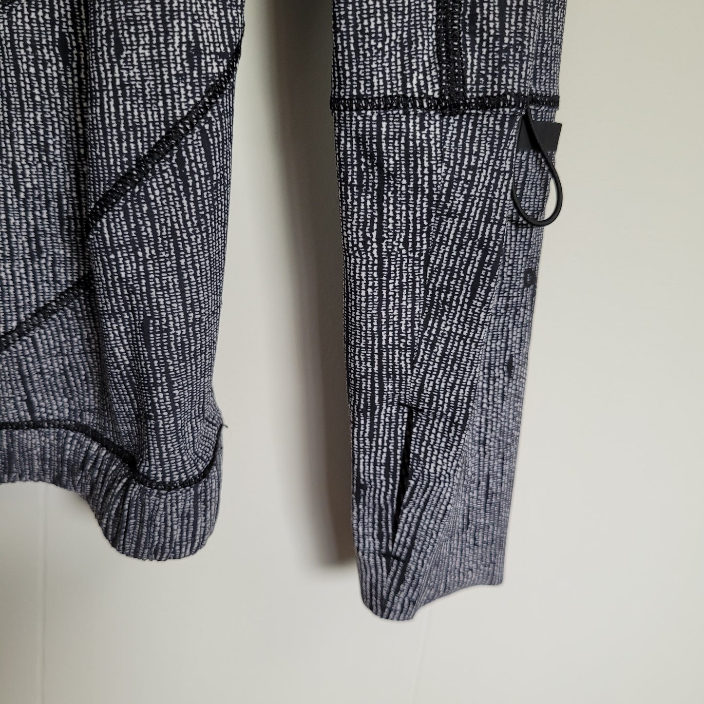 Heathered Black/White Lightweight Hooded Active Top - Lululemon (Large)