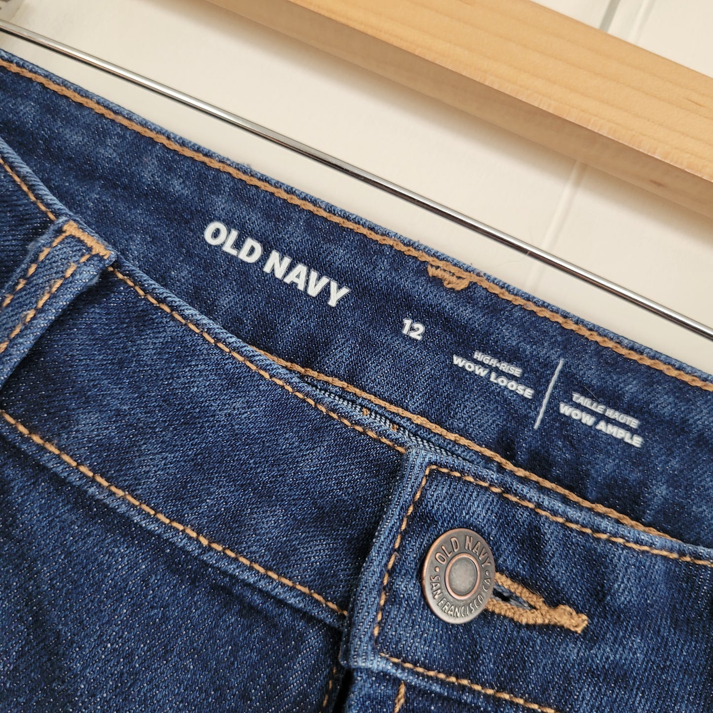 Medium Dark Wash High Rise “WOW Loose” Jeans - Old Navy (Size 12)