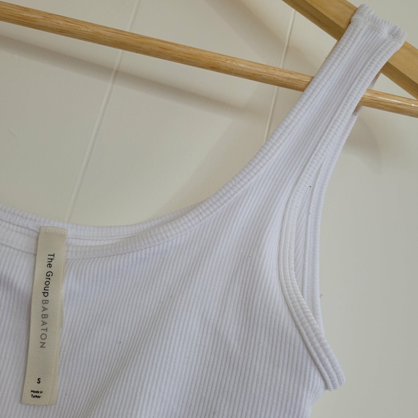 White Ribbed Fitted Cropped Tank - Babaton (S)