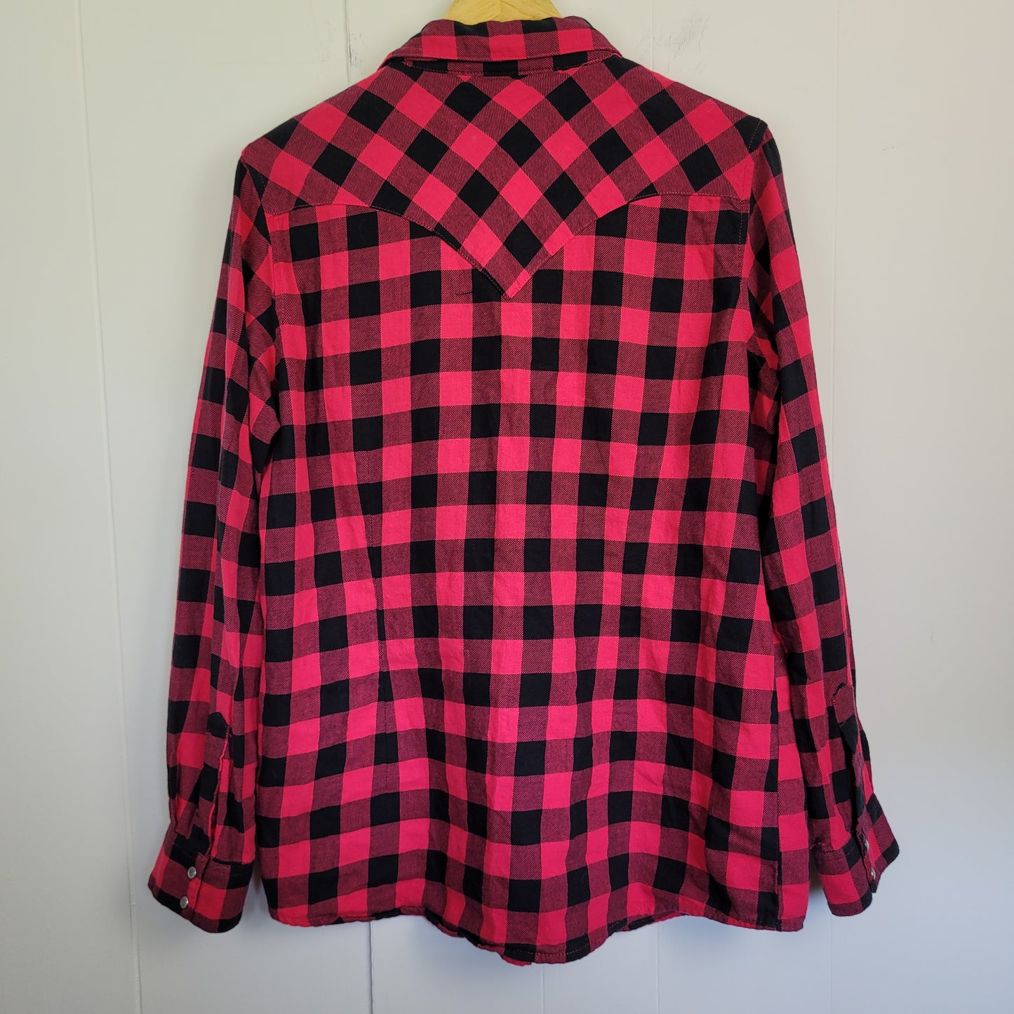 Red & Black Buffalo Plaid Snap Button Shirt - Wrangler (L)