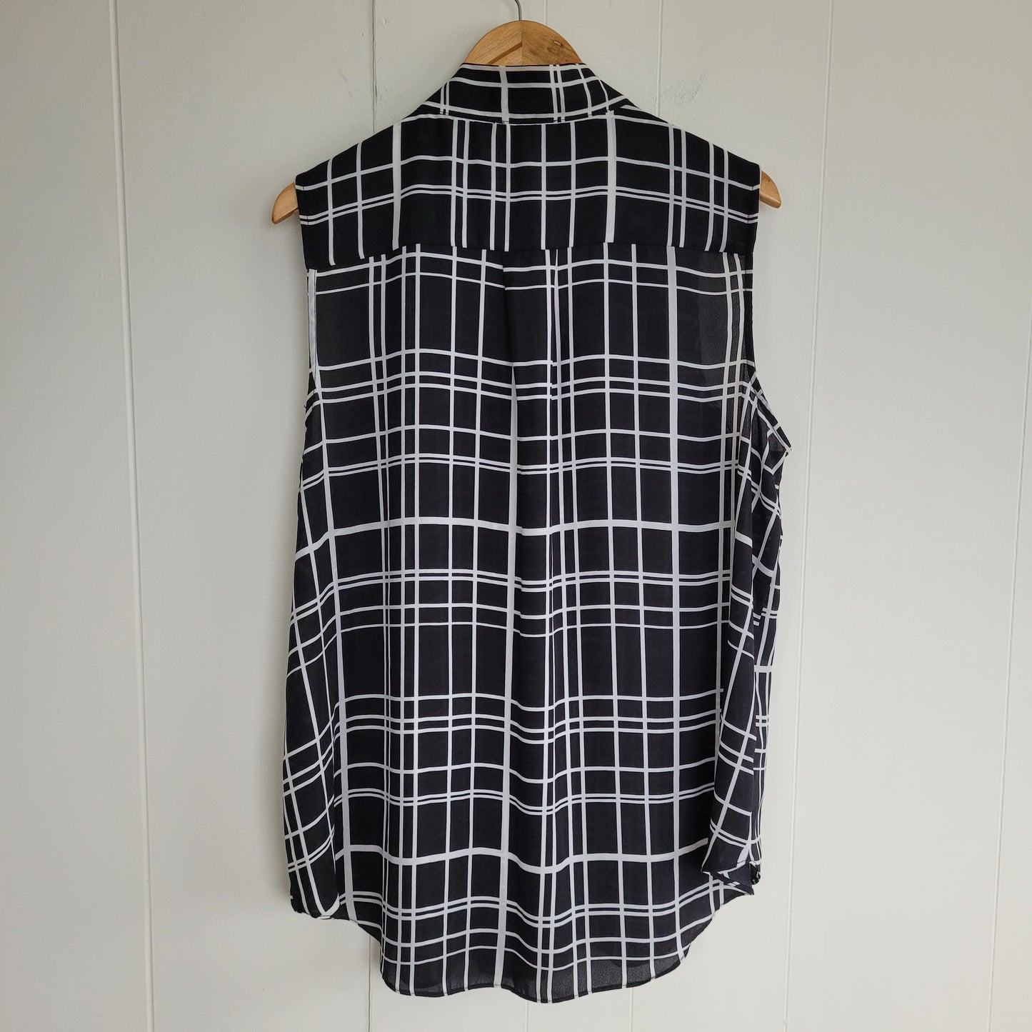 Black & White Sleeveless Blouse - Grid Tie Neck - Ricki's (XXL)