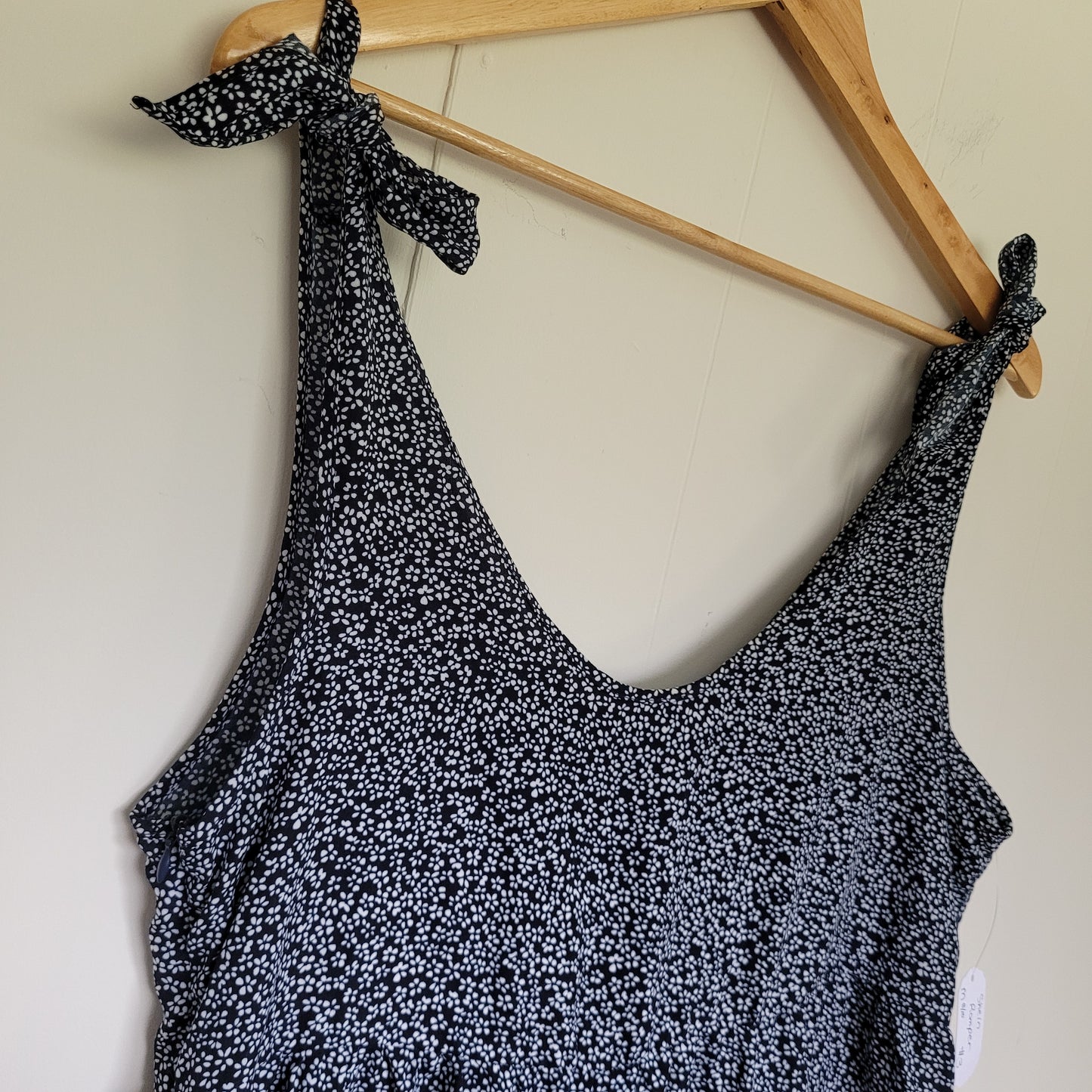 Navy Floral Tie Strap Romper - SHEIN (Size Med 8/10)