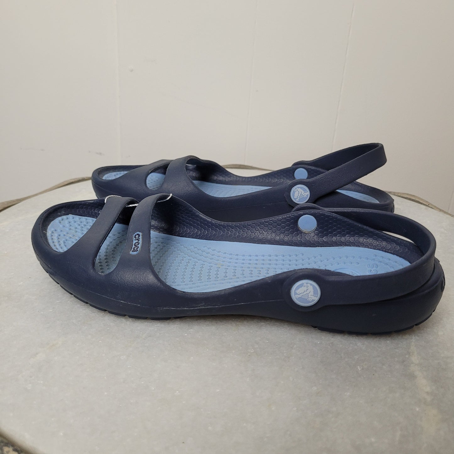 Navy Crocs Sandals - Crocs (Women's Size 6)