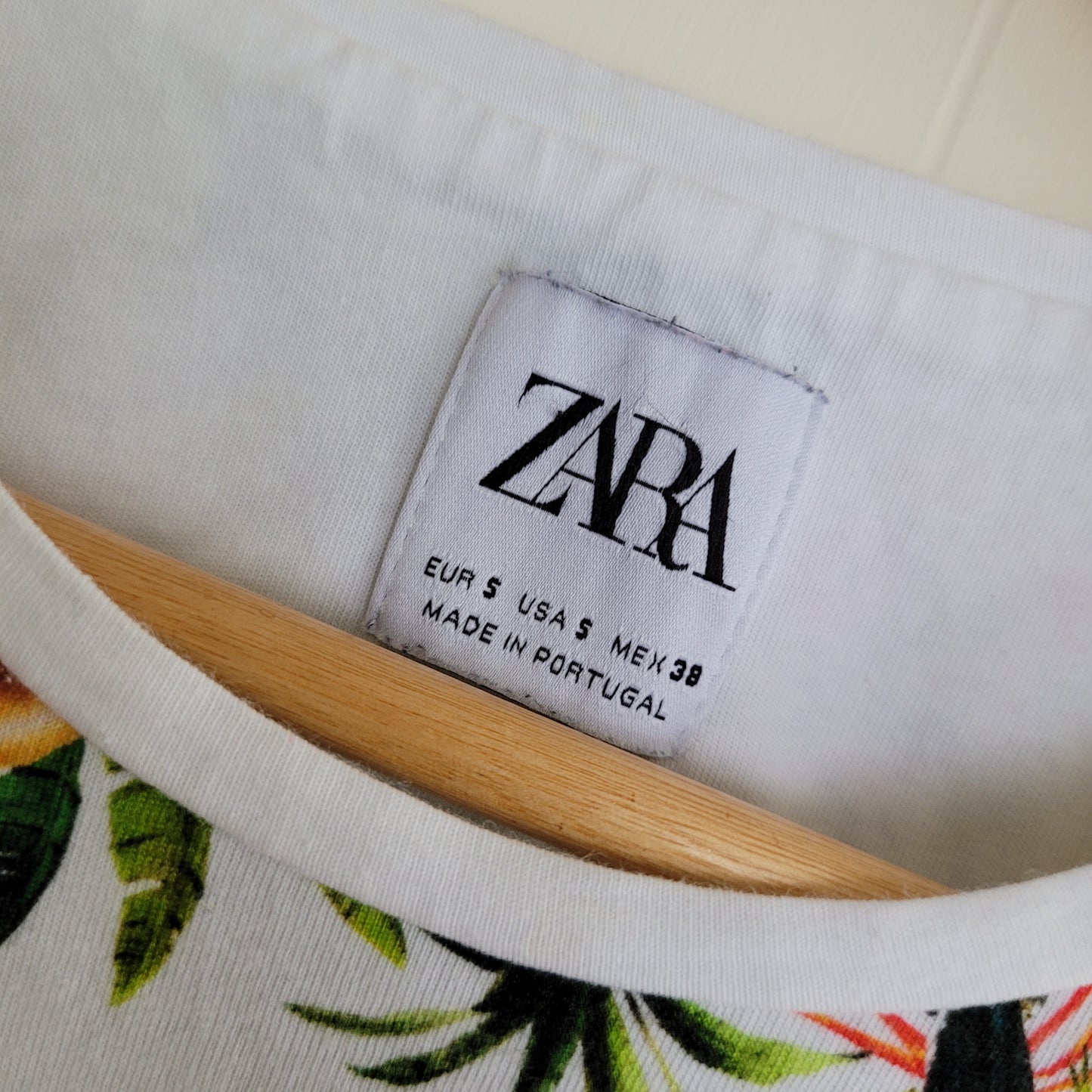 White Tropical Print T-Shirt -Birds & Florals - Zara (Small)
