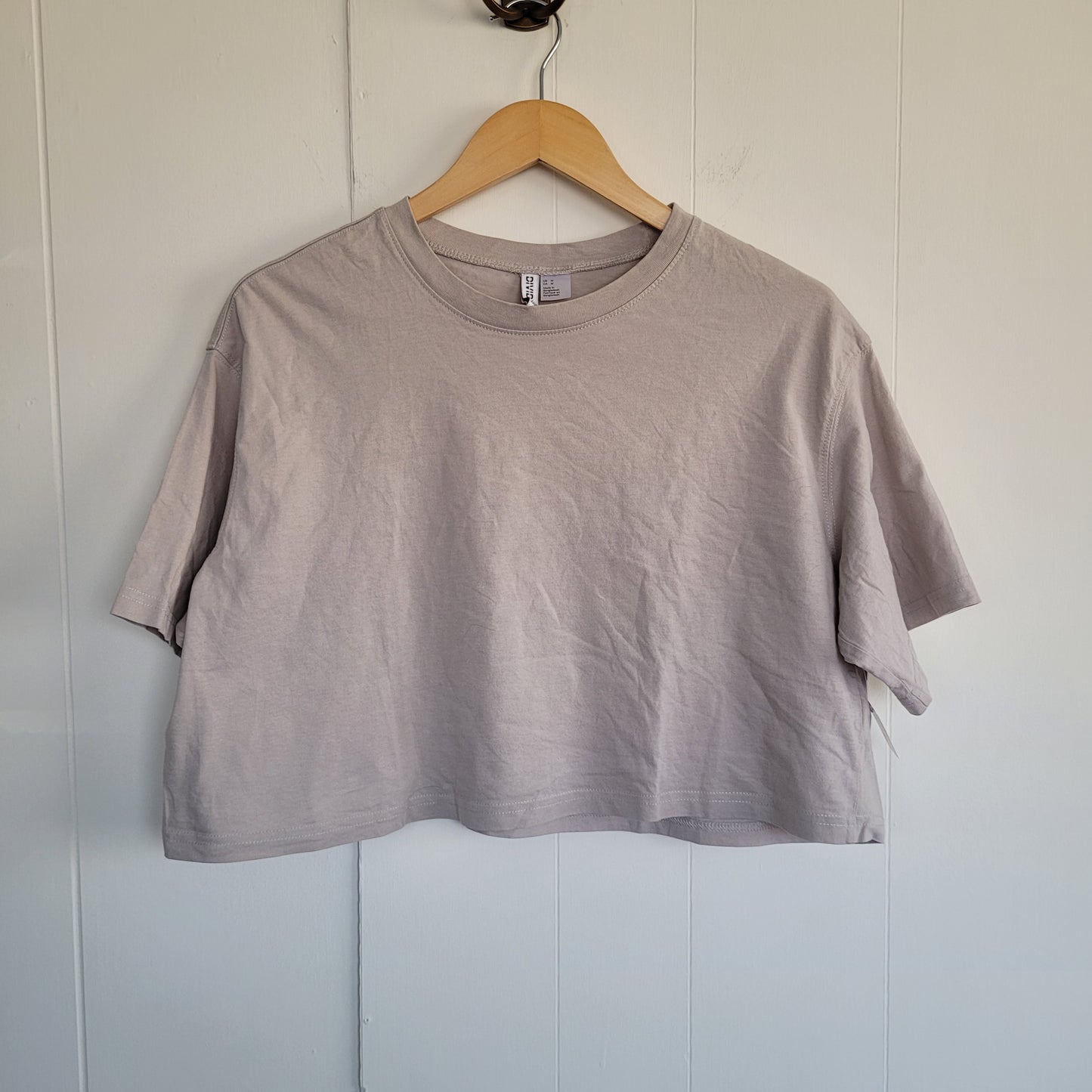 Neutral Beige Cropped Basic Tee - Divided by H&M (Size M)