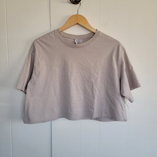 Neutral Beige Cropped Basic Tee - Divided by H&M (Size M)