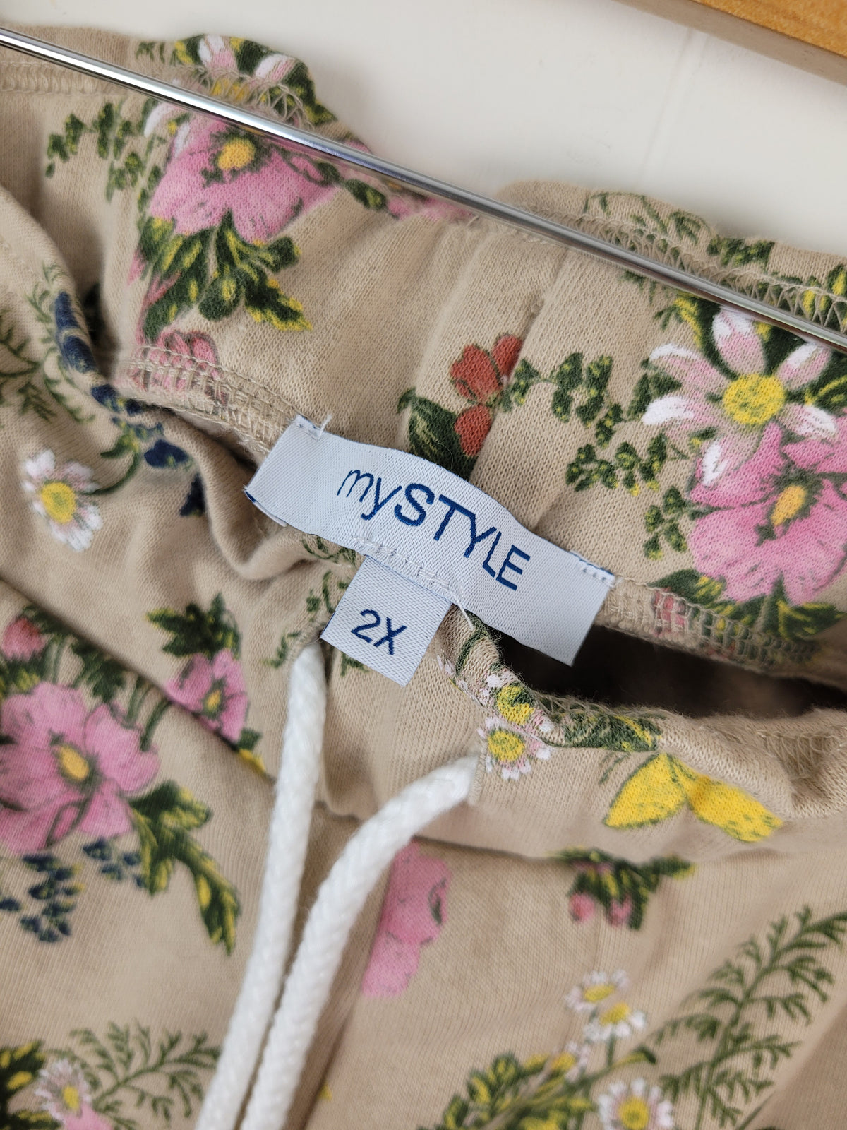 MyStyle Size 2X Beige Floral Drawstring Shorts