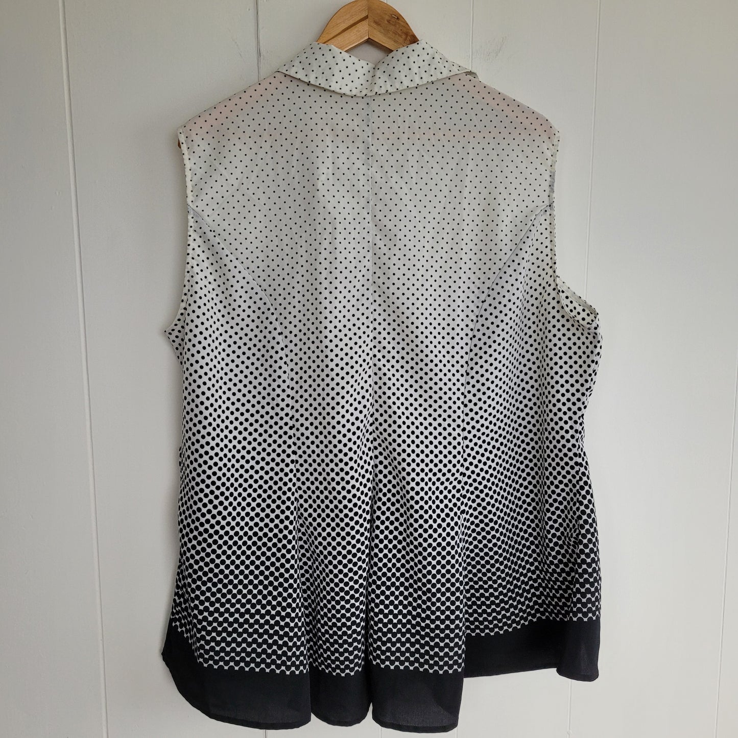 Black & White Polka Dot Sleeveless Blouse Flowy Hem - Signature Collection (Size 1X)