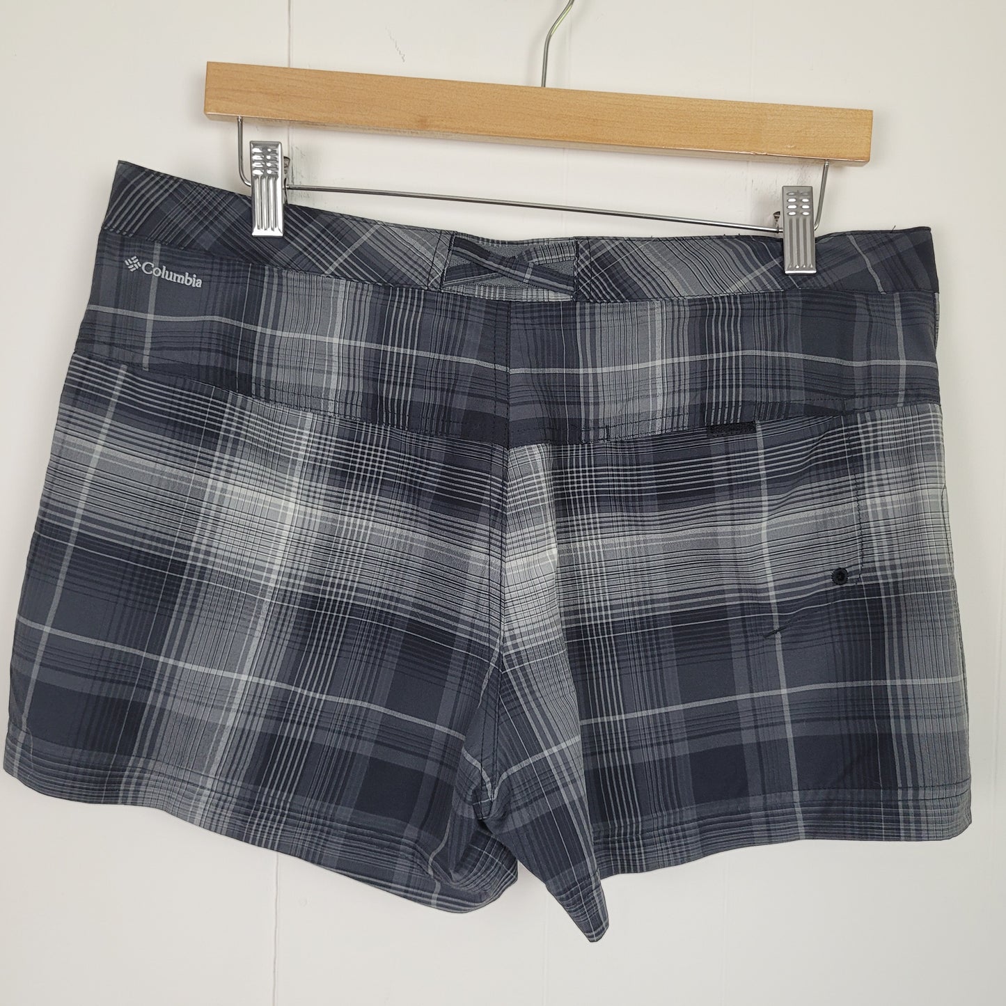 Grey Plaid Outdoor Utility Shorts - Columbia (Size 10)
