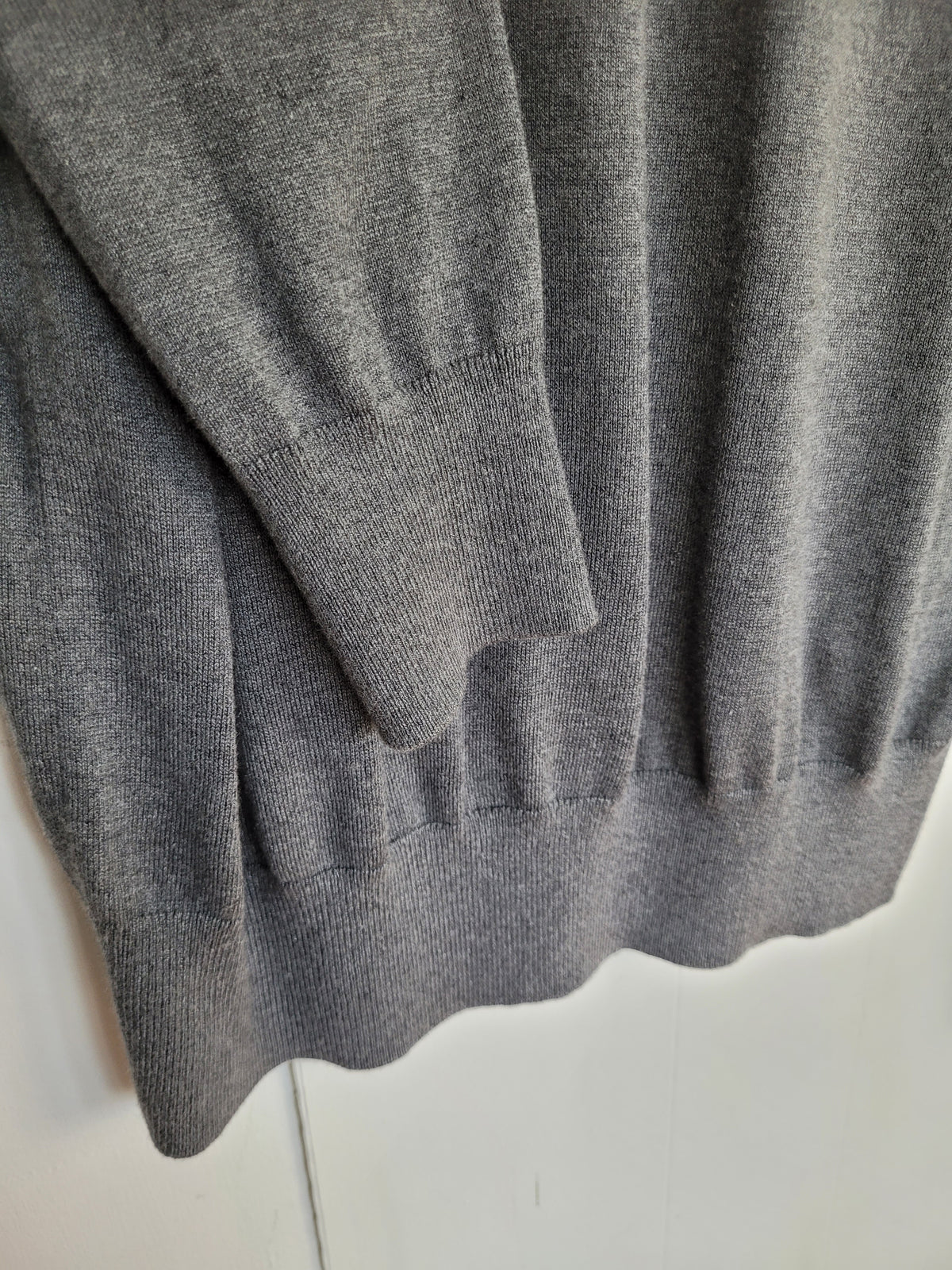 Banana Republic Medium Mens Grey Luxury Blend Silk Cotton Cashmere V-Neck Sweater