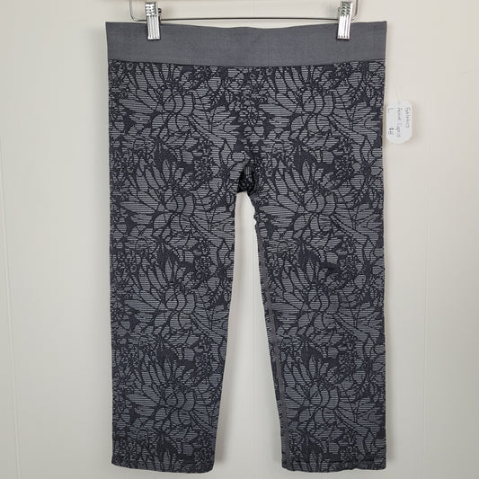 Grey Patterned Active Capris - Fabletics (Large)