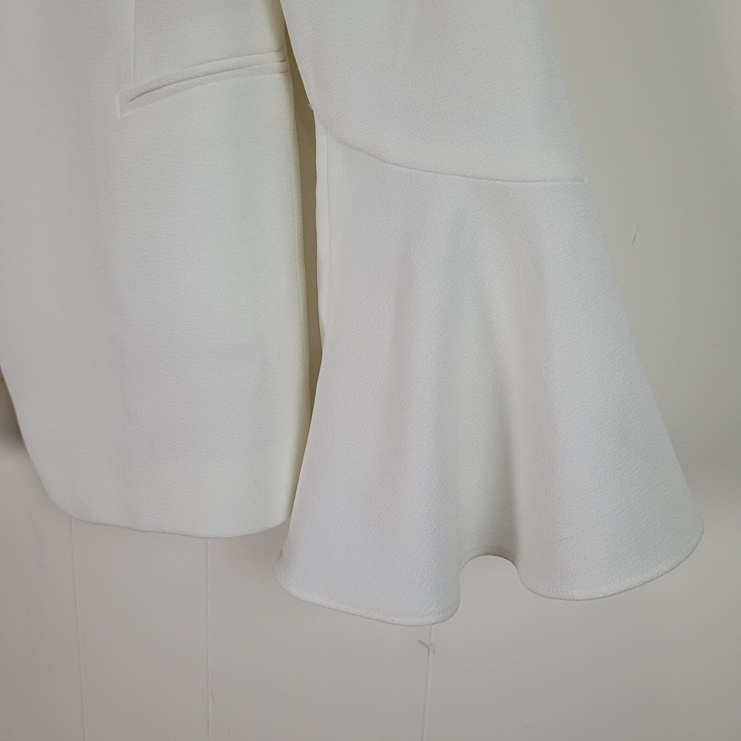 White Bell Sleeve Open Front Blazer - Tahari Arthur S. Levine (Size 6)