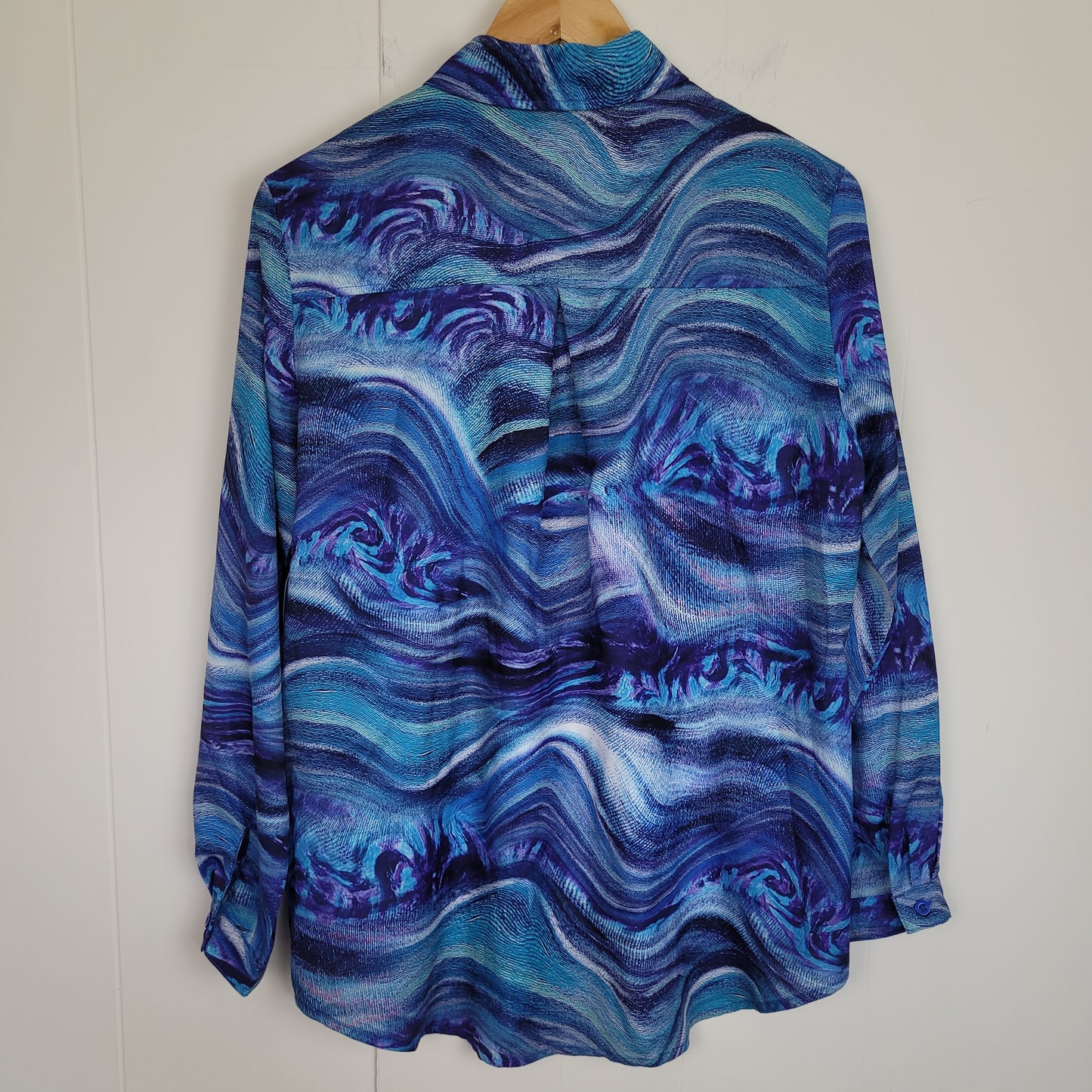 Blue Abstract Wave Button-Up Blouse - PrettyLittleThing (Size 4)
