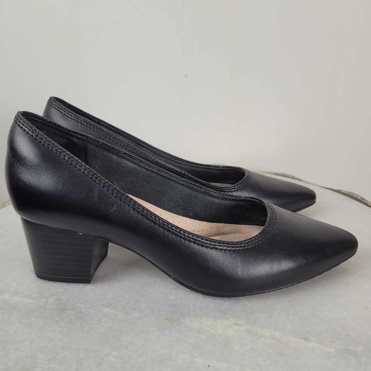 Black Leather Pointed-Toe Pumps - Clarks Collection (Size 7.5)