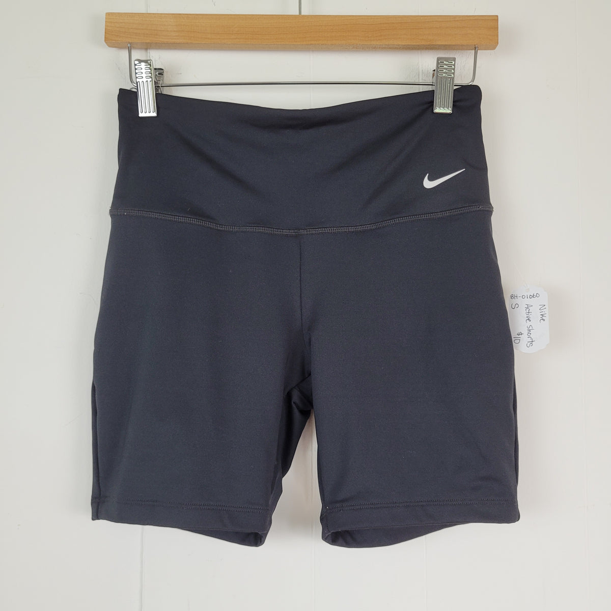 Black High-Waisted Active Biker Shorts - Nike (Size S)