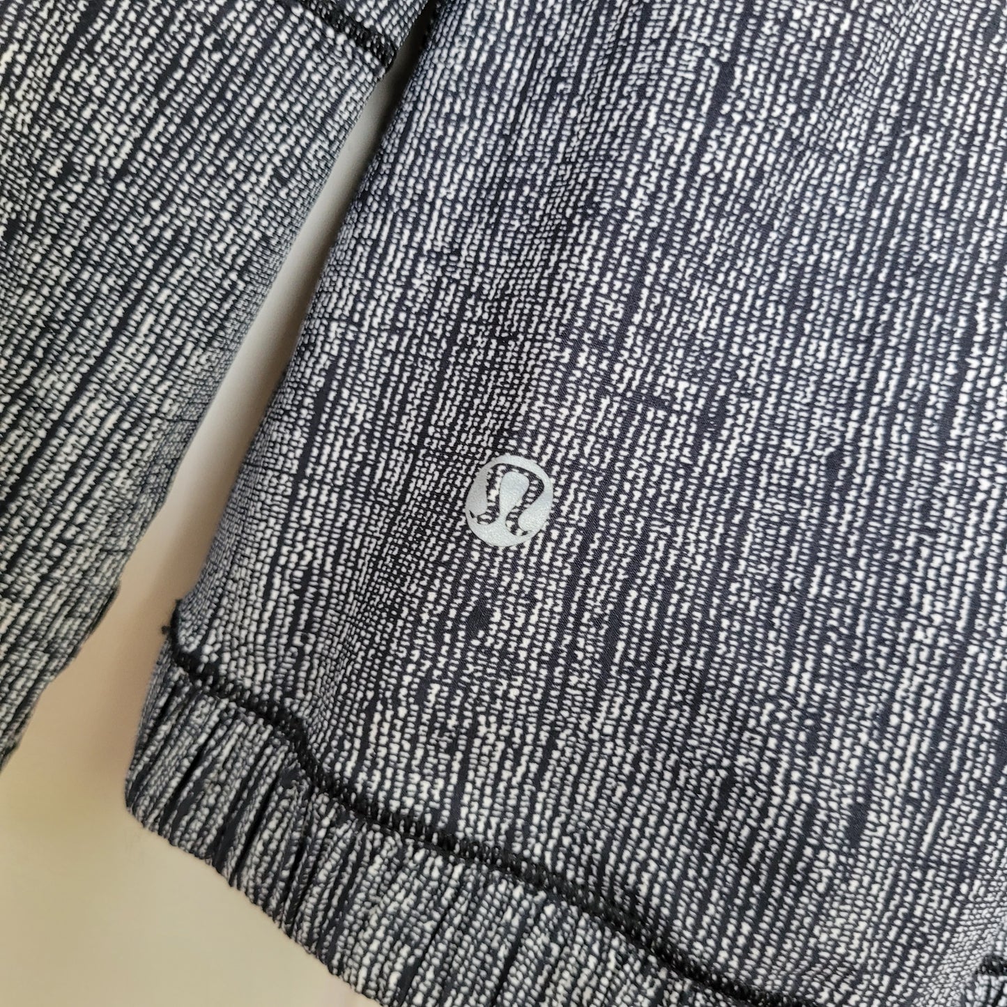 Heathered Black/White Lightweight Hooded Active Top - Lululemon (Large)
