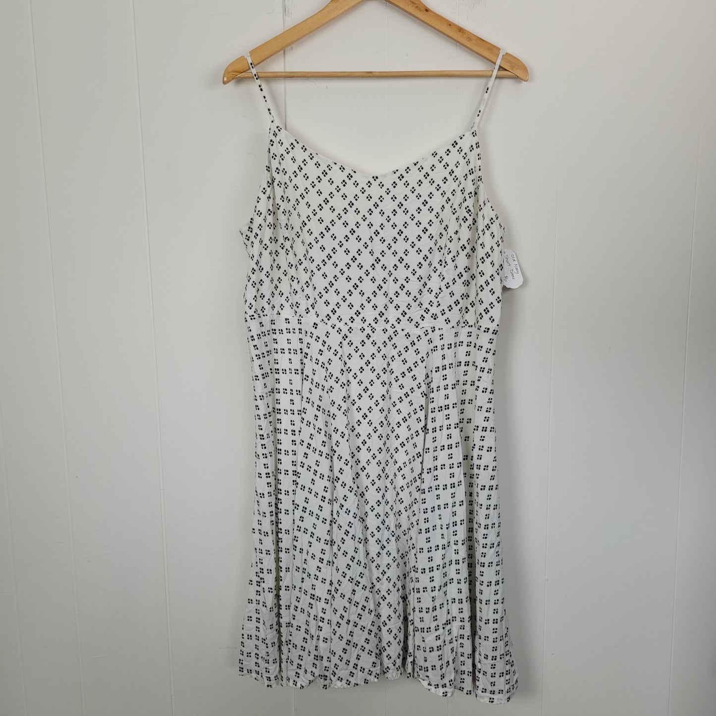 White & Black Printed Smocked Sundress - Old Navy (XL)