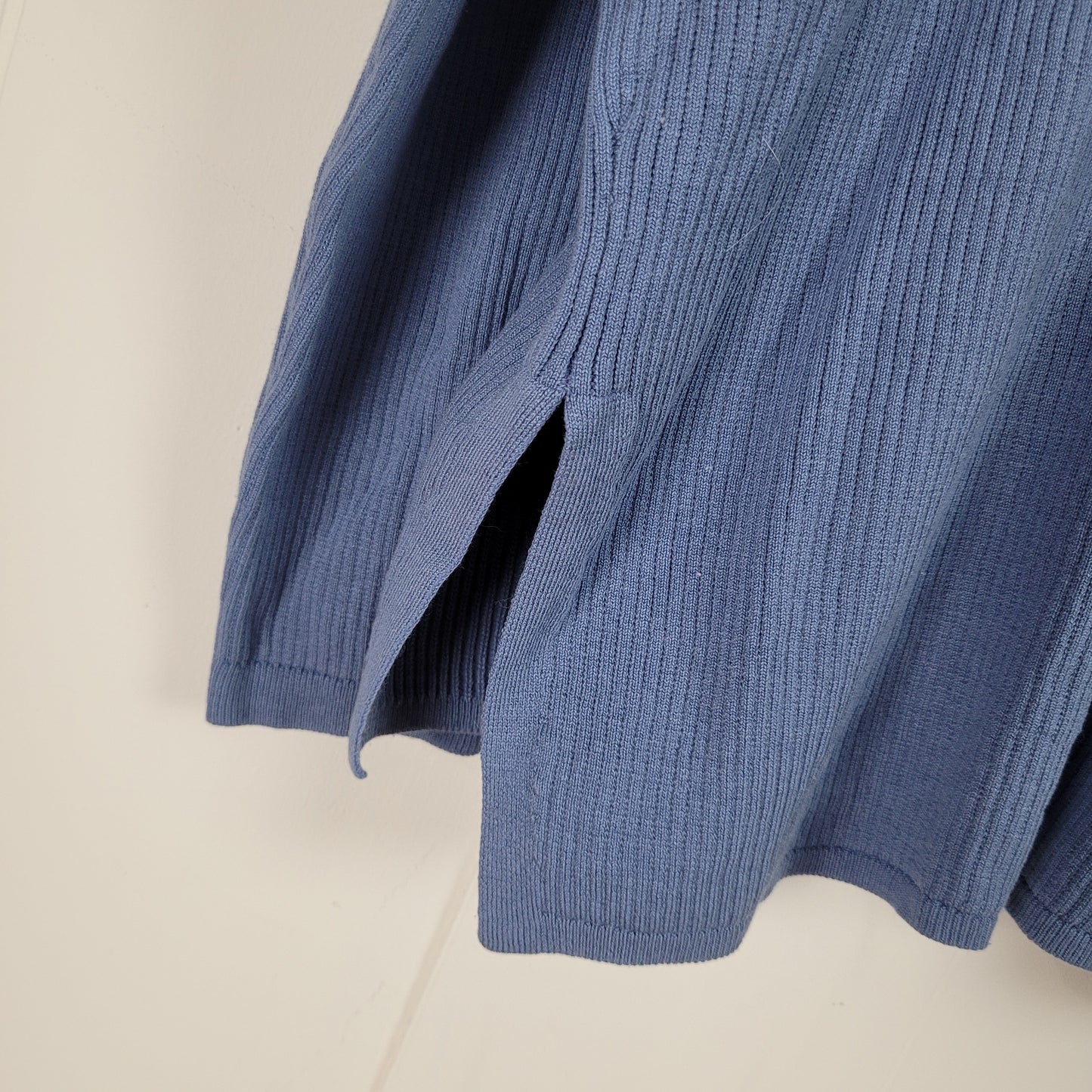 Dusty Blue Ribbed V-Neck Lightweight Sweater - ELLE (Medium)