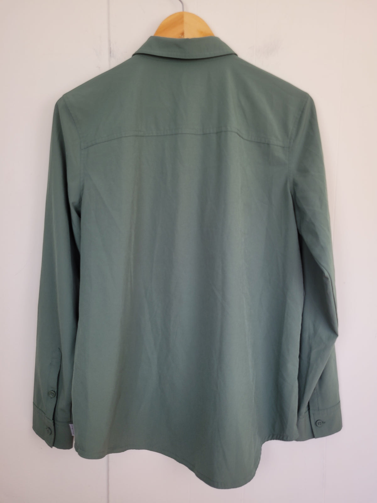 Eddie Bauer Green Departure Long Sleeve Shirt - Women’s Medium