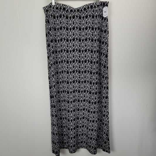Black & White Geometric Maxi Skirt - Dalia (XL)