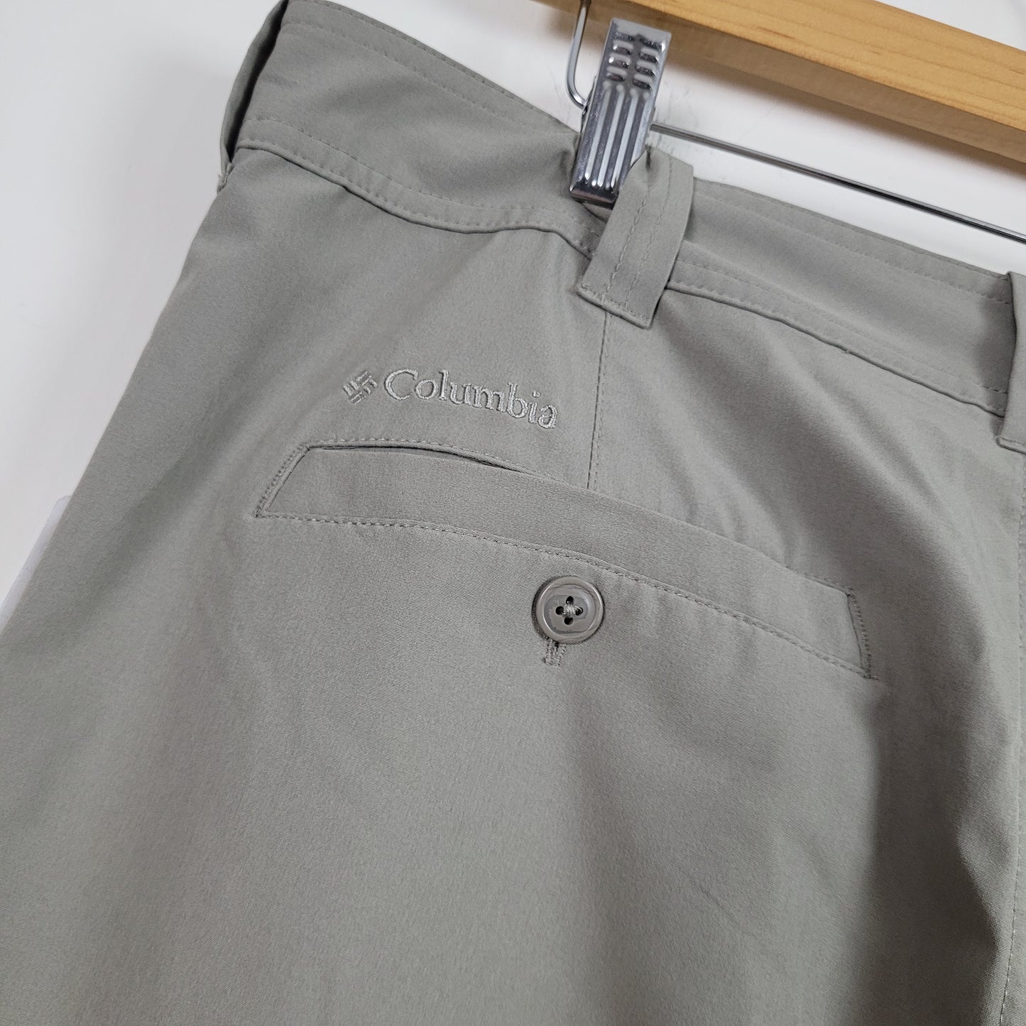 Light Taupe Active Cargo Shorts - Columbia Omni-Shield (Men's 36)