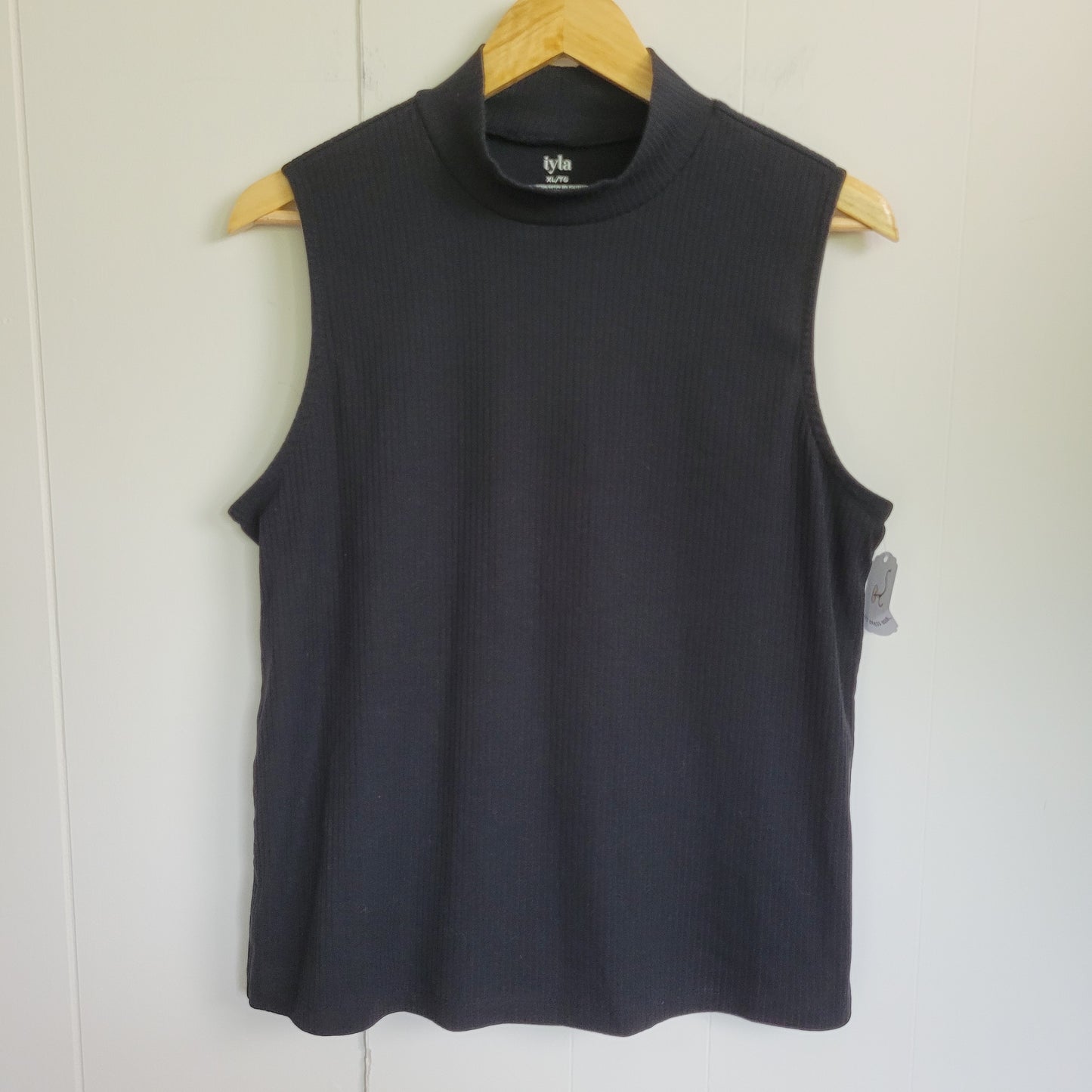Black Ribbed Mock Neck Tank - iyla (XL)