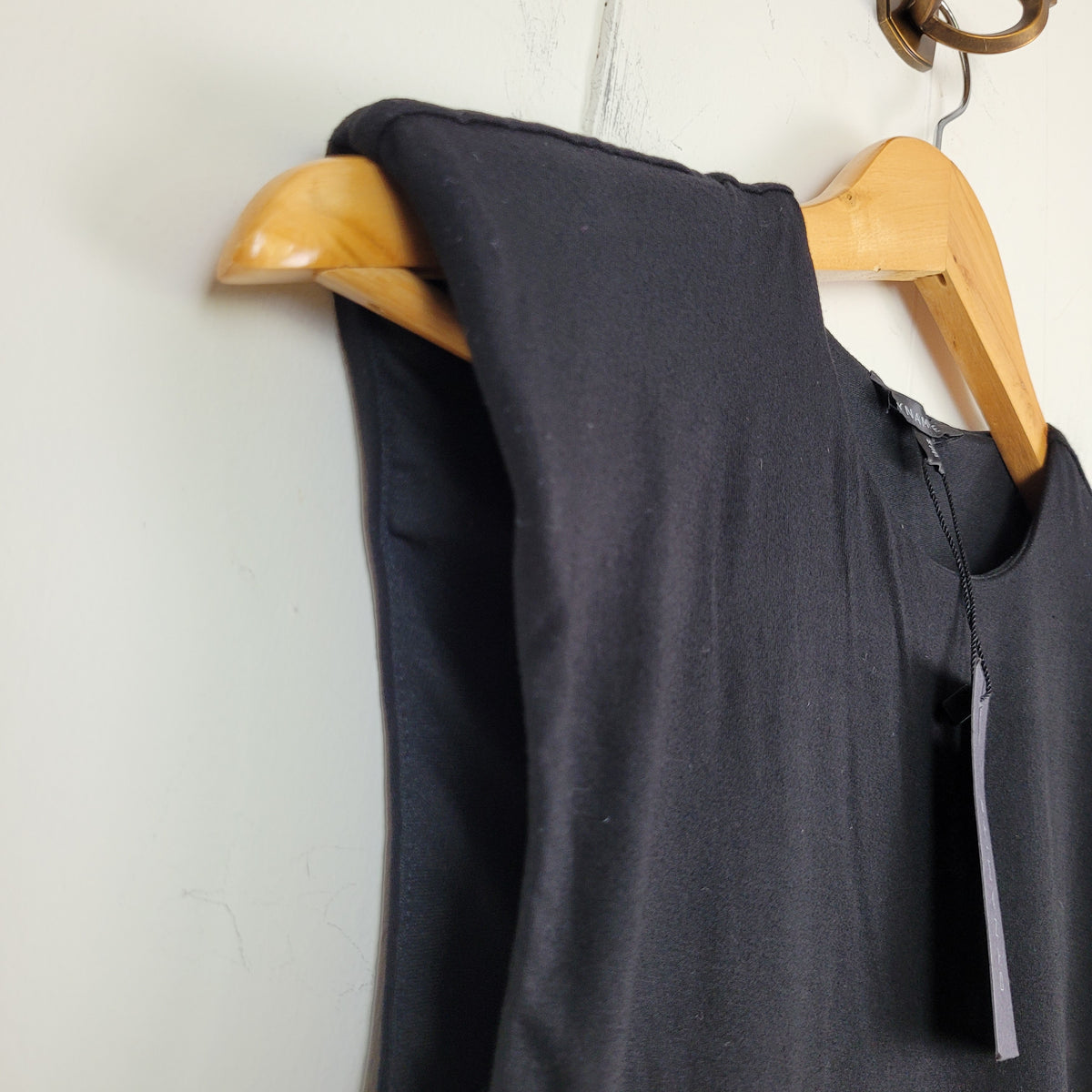 Black Shoulder Pad Cropped Tee - Dynamite (M)