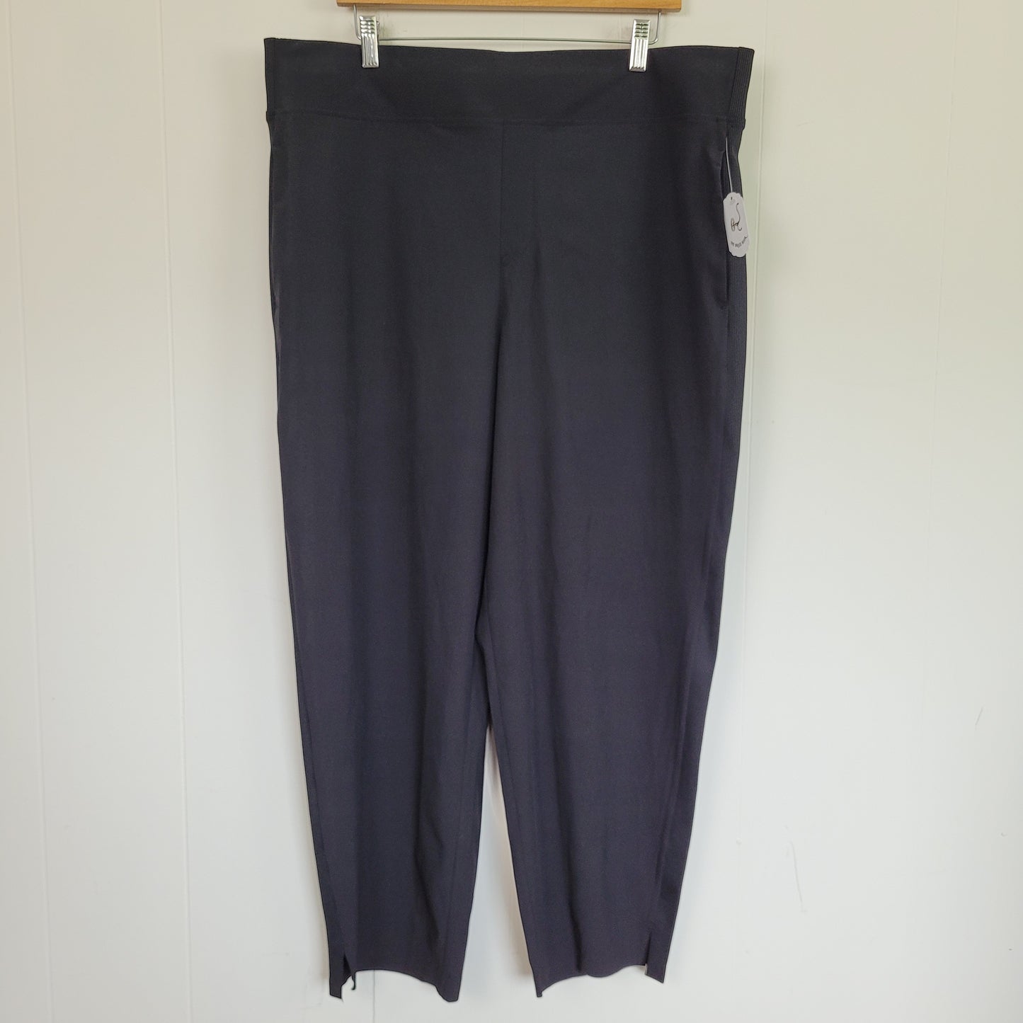 Black Women's Ankle Pants - Kirkland Signature (XXL - NWT)