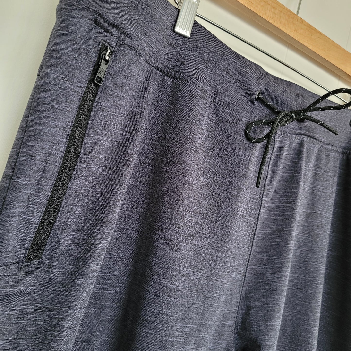 Men’s Athletic Joggers – Grey Performance Pants – American Eagle (Size XL)