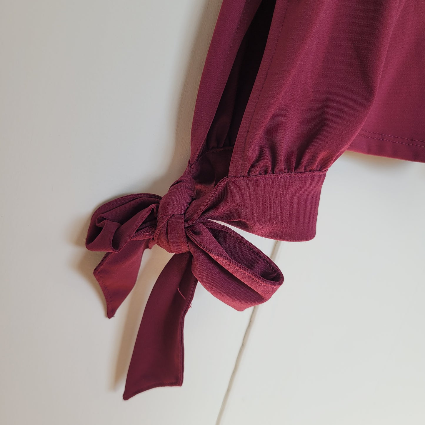 Berry Cold Shoulder Tie Neck Blouse - Guess (S)