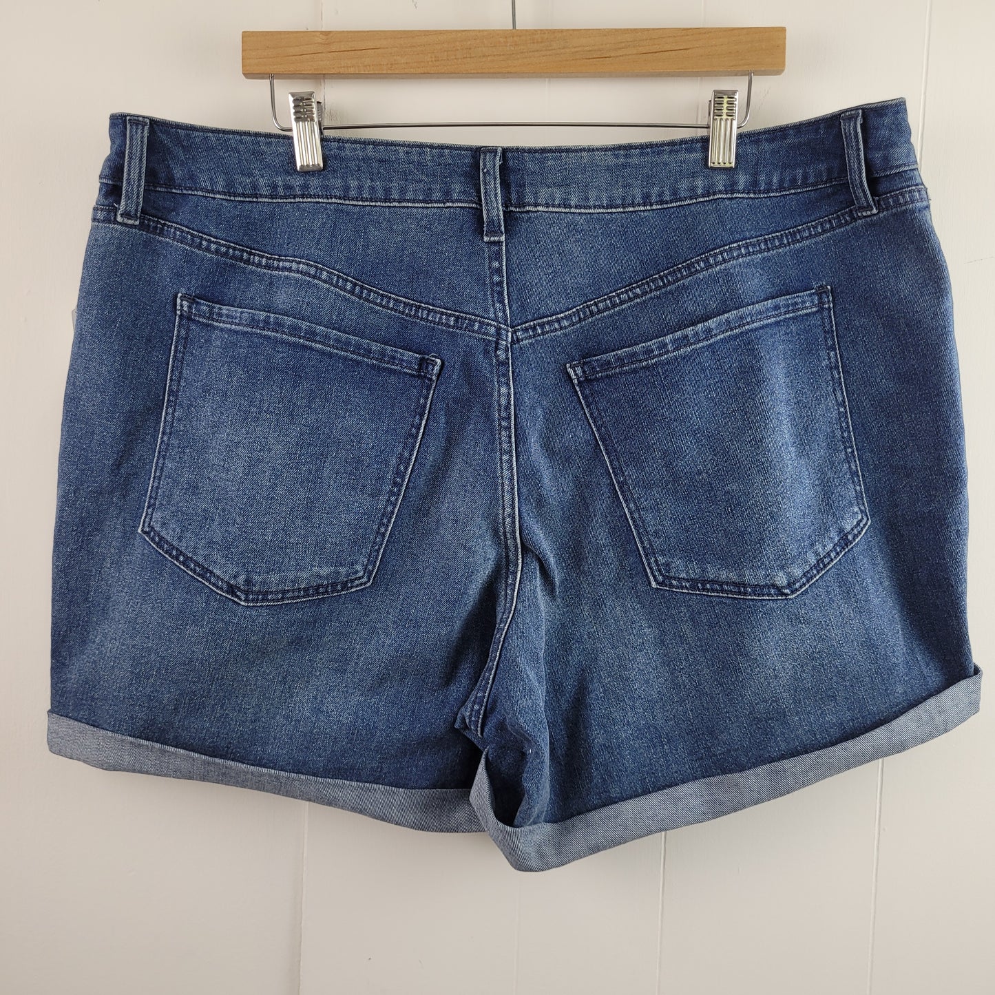 Medium Wash High-Rise Denim Shorts - Old Navy (Size 20)