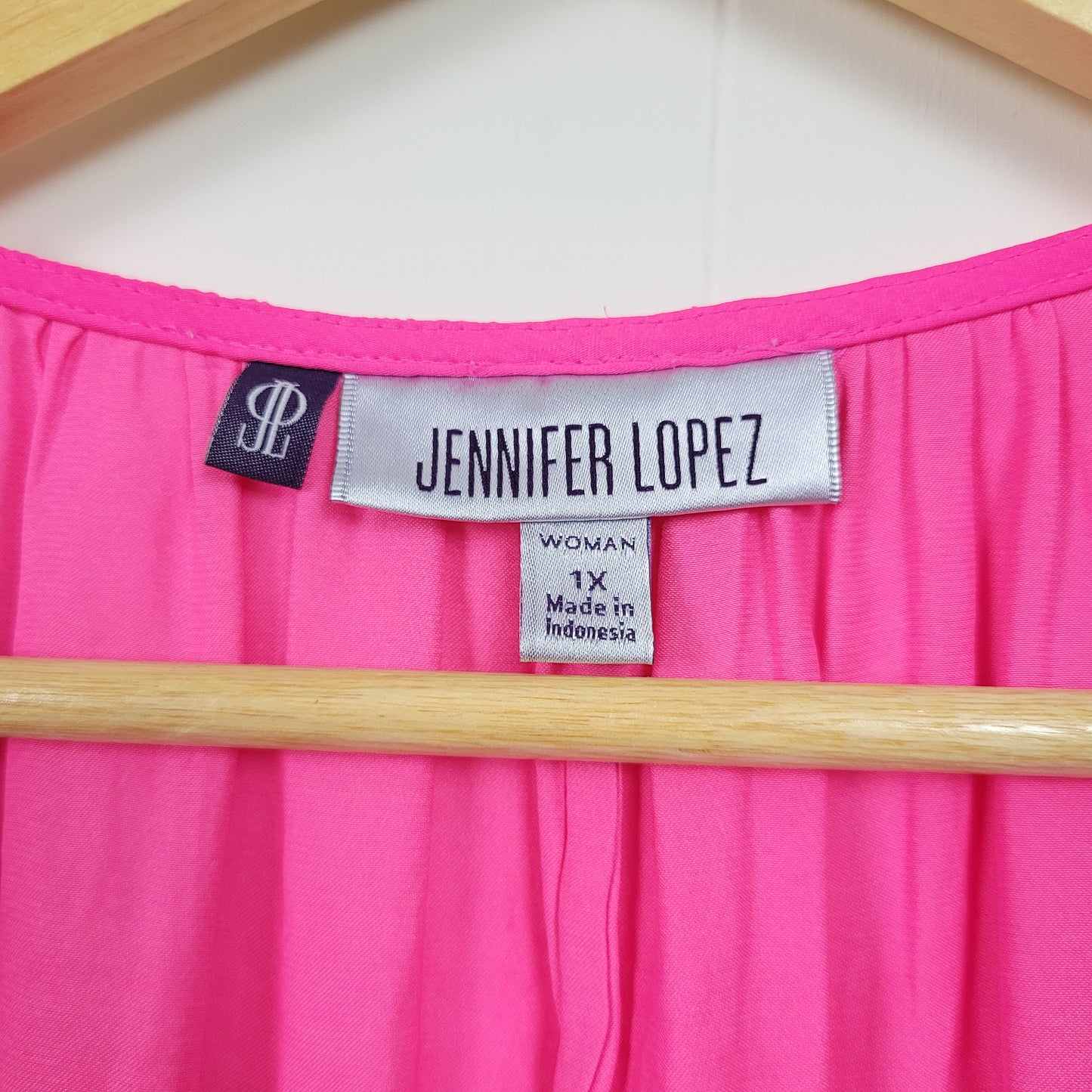 Hot Pink Sleeveless Eyelet Blouse - Jennifer Lopez (1X)