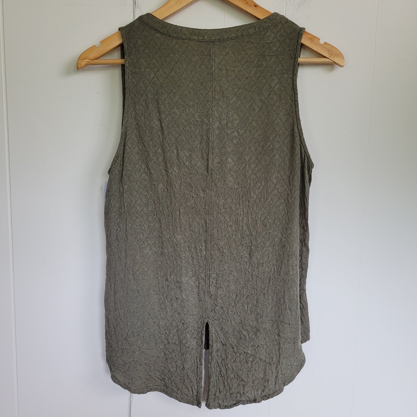 Olive Textured Sleeveless Button Front Top - Apricot (US 6)