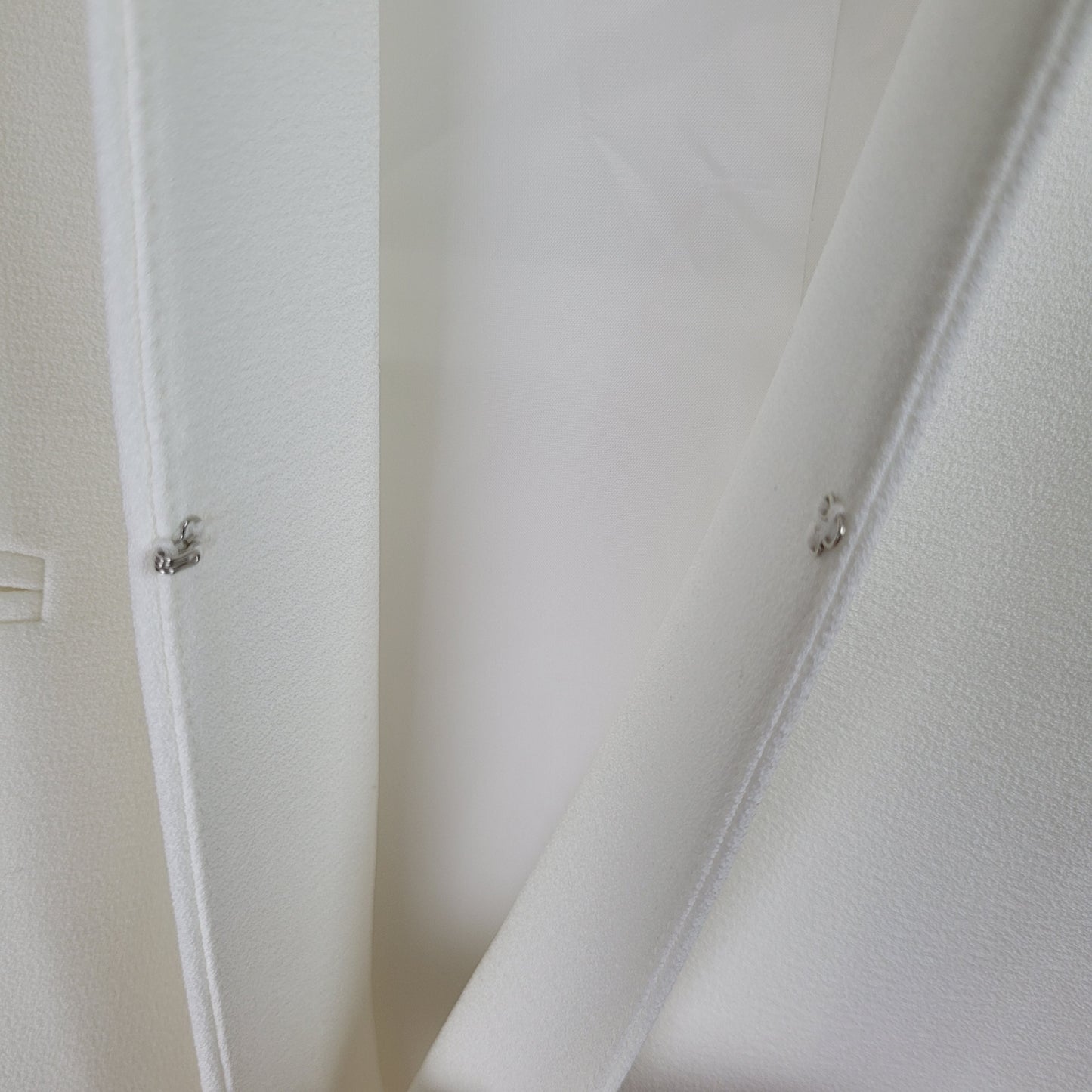 White Bell Sleeve Open Front Blazer - Tahari Arthur S. Levine (Size 6)