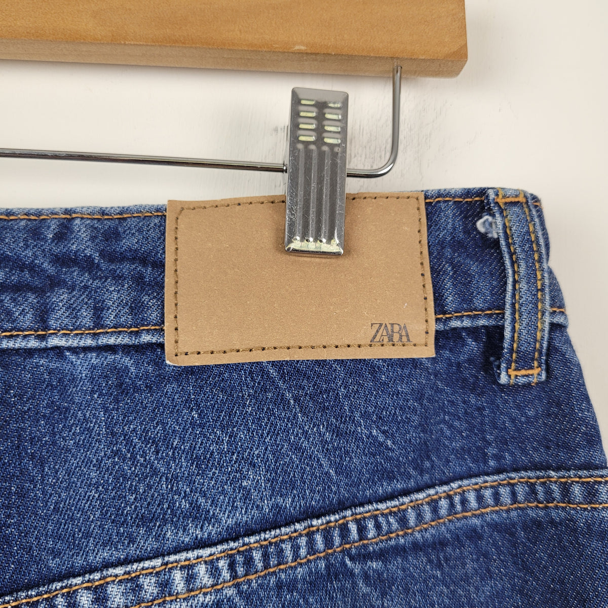 Medium Wash Straight Leg Jeans - Zara (Size 12)