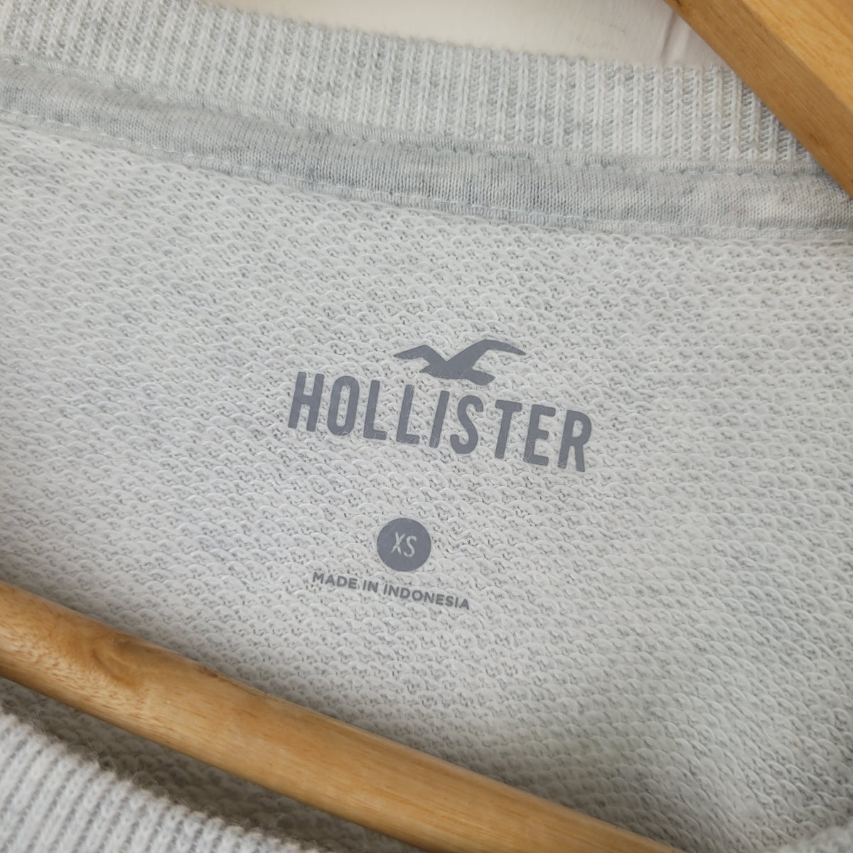 Grey Barbados 1998 Graphic Sweatshirt - Hollister (XS)