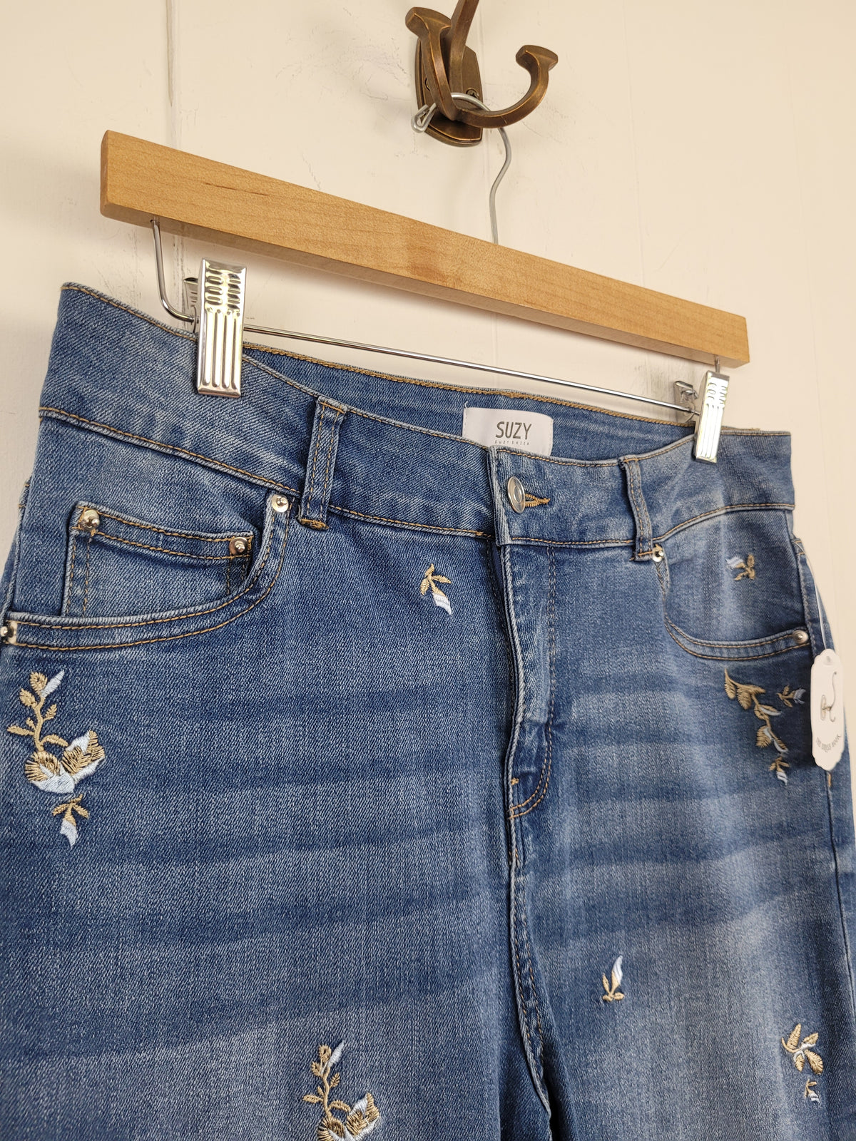Suzy Shier Size 13 Embroidered Cropped Straight Leg Jeans