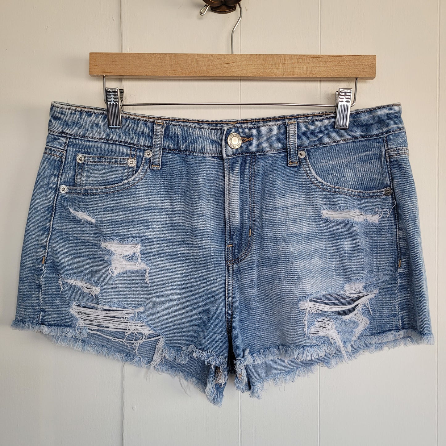 Light Wash Distressed Denim Shorts - Ameridan Eagle (Size 10)