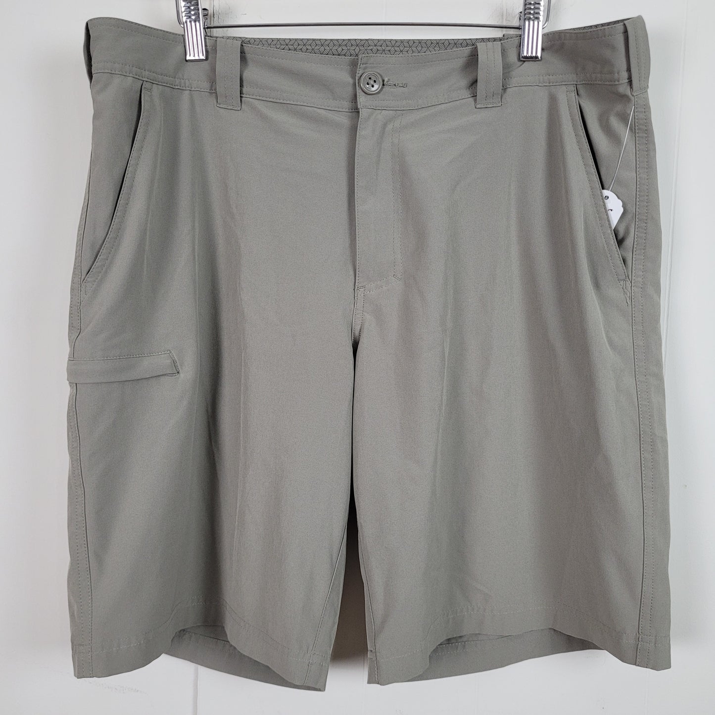 Light Taupe Active Cargo Shorts - Columbia Omni-Shield (Men's 36)