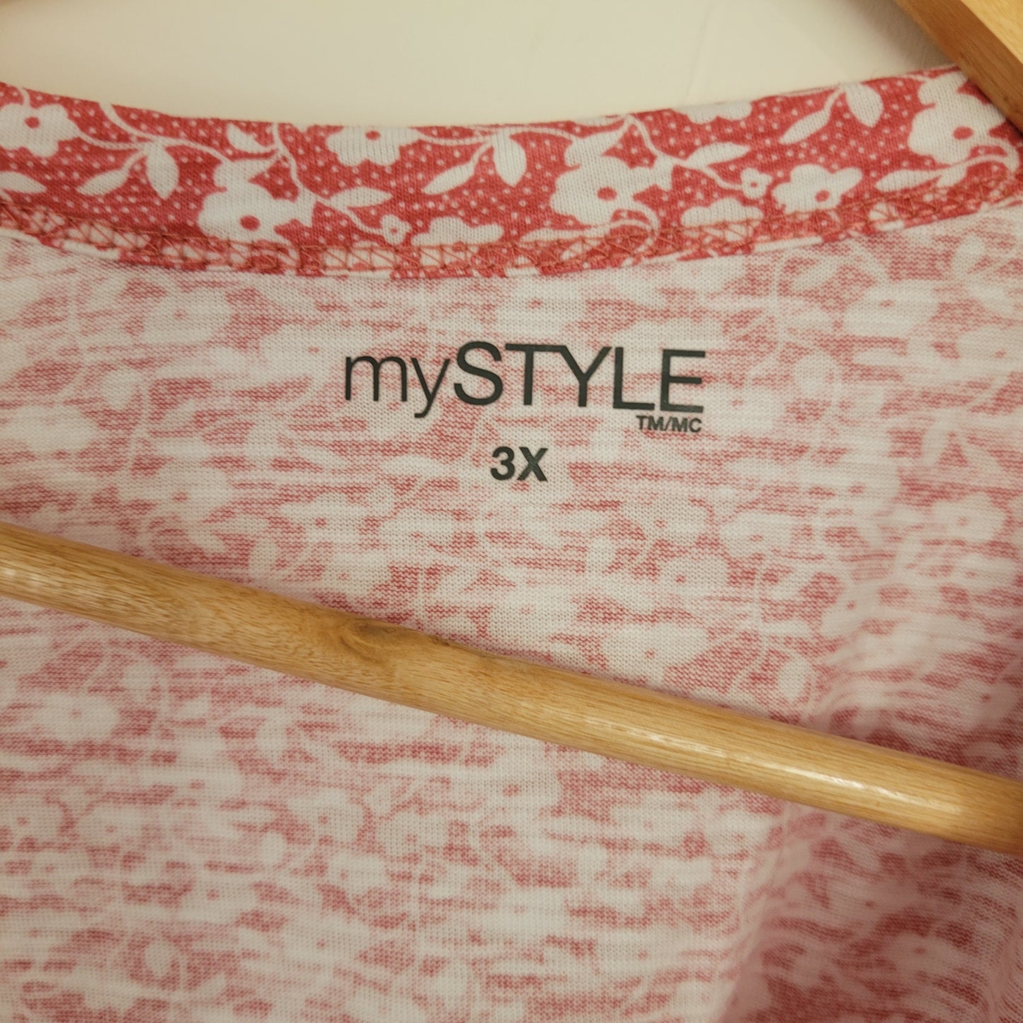 Red Floral V-Neck Tee - mySTYLE (Size 3X)