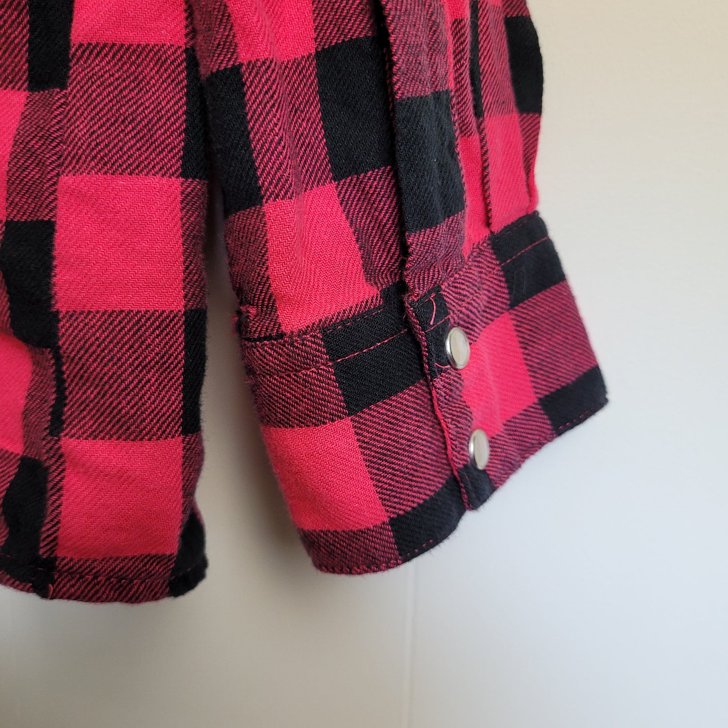 Red & Black Buffalo Plaid Snap Button Shirt - Wrangler (L)