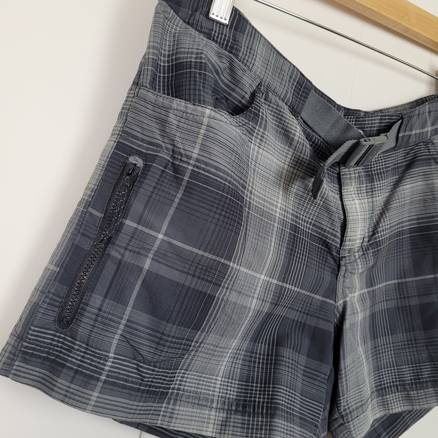 Grey Plaid Outdoor Utility Shorts - Columbia (Size 10)