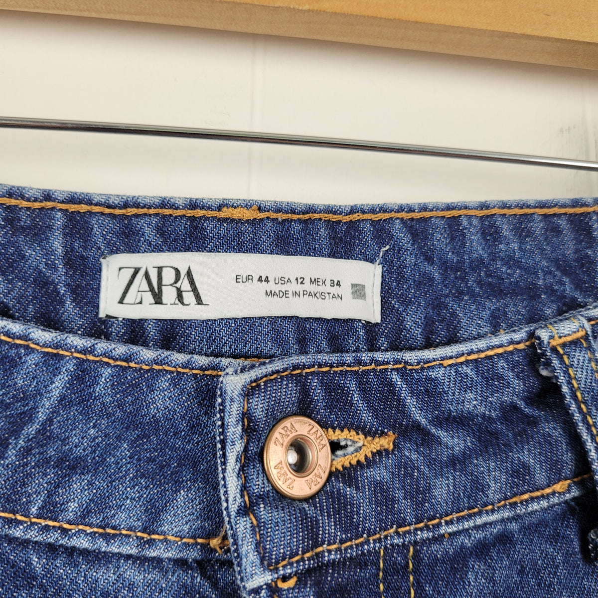Medium Wash Straight Leg Jeans - Zara (Size 12)