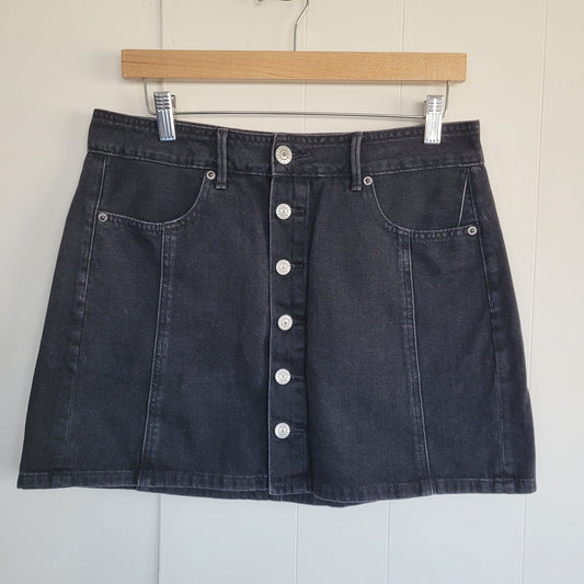 Black Wash Button Front Denim Skirt - Americam Eagle (Size 8)