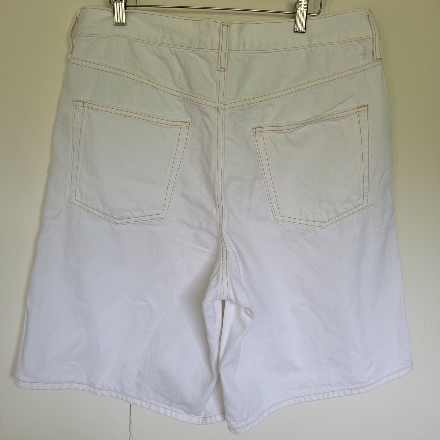 White Denim Shorts - Gap (Size 32 / 14 Regular)