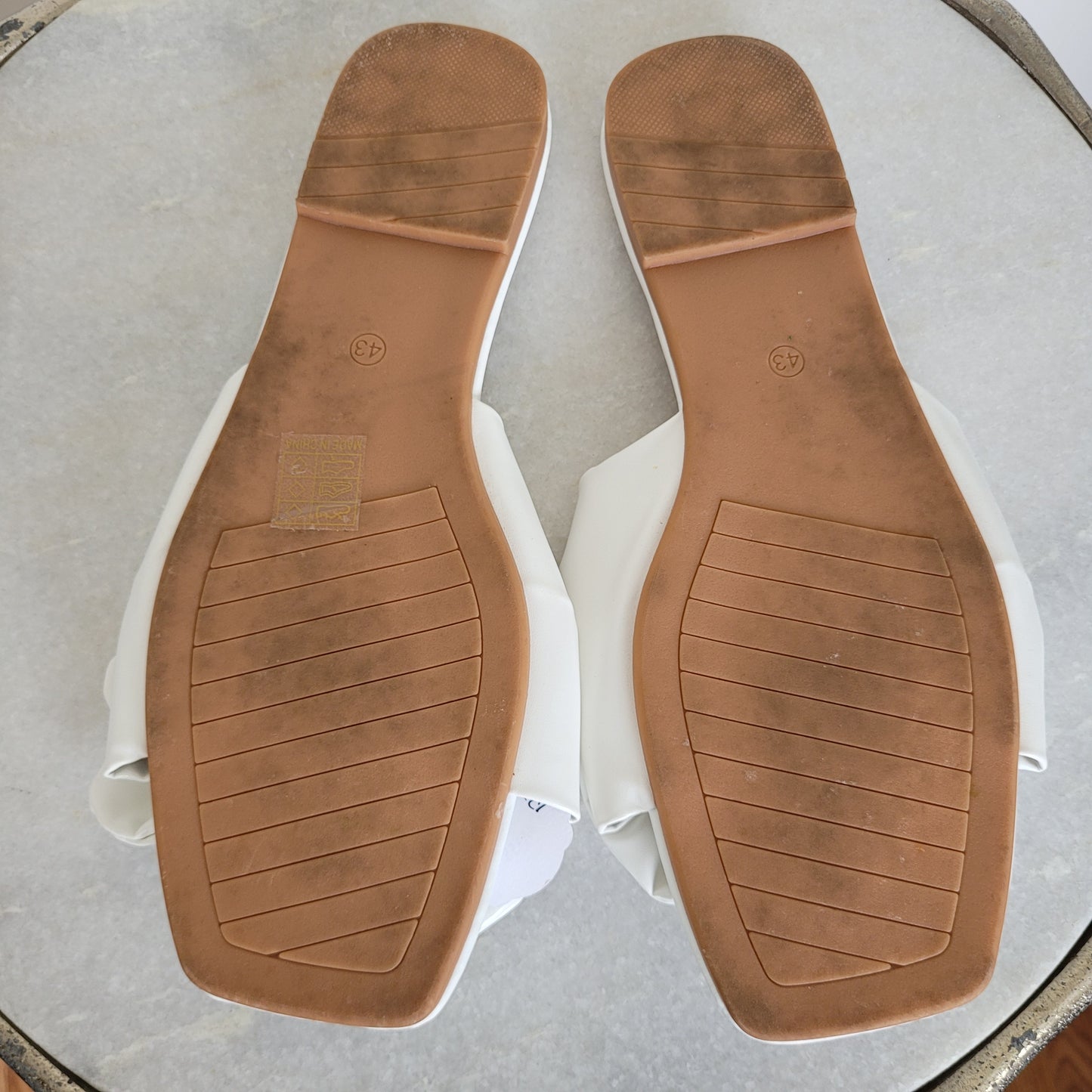 White Bow Slide Sandals - Unbranded (Size 11)