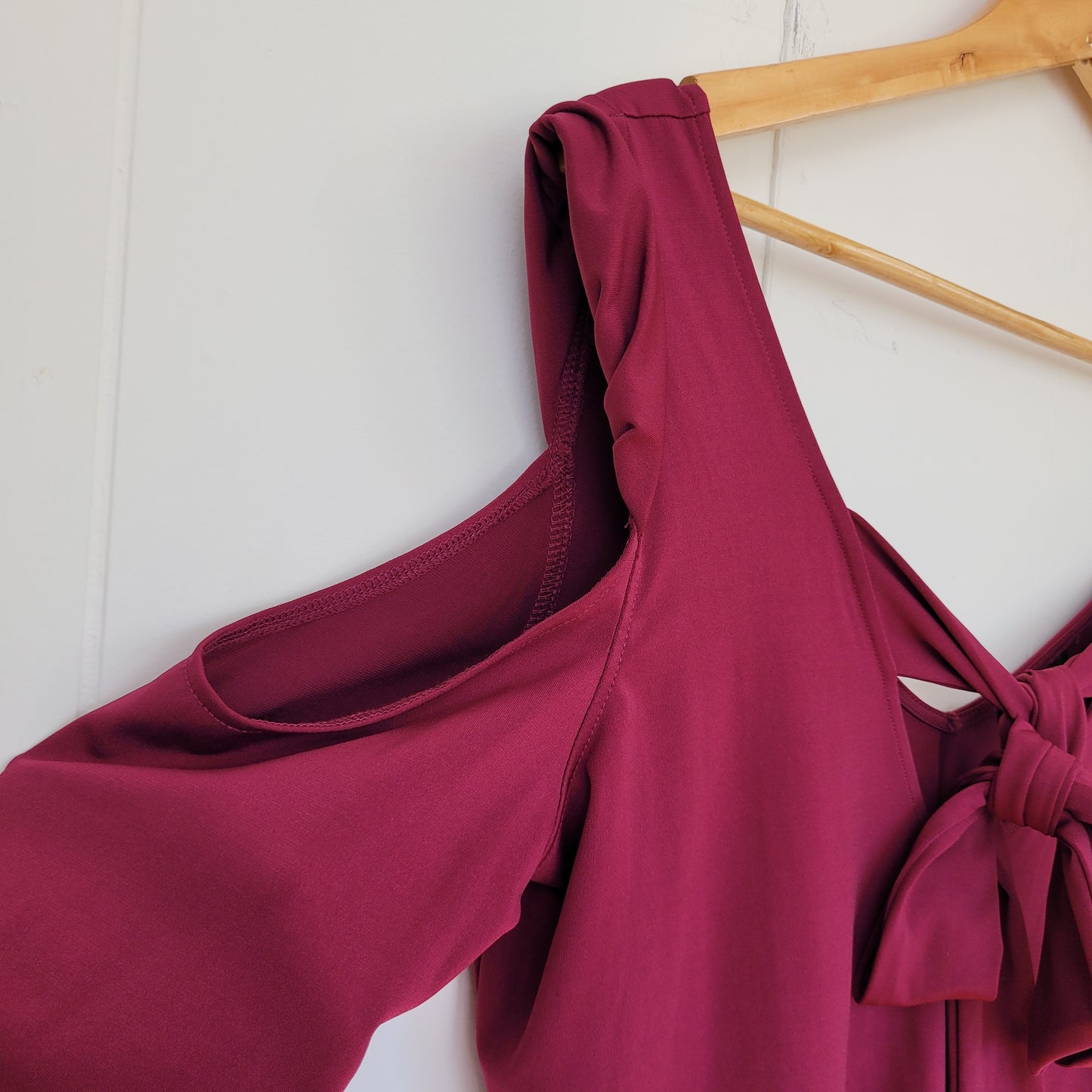 Berry Cold Shoulder Tie Neck Blouse - Guess (S)