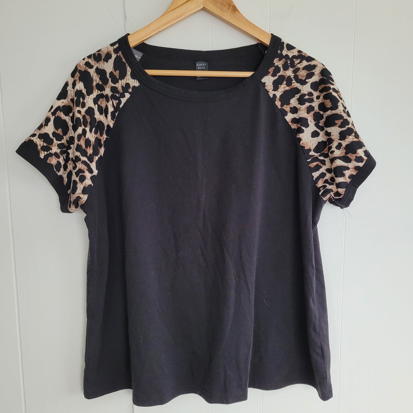 Black & Leopard Sleeve T-Shirt - Emery Rose (Size XL)