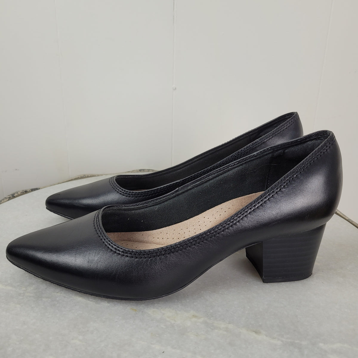 Black Leather Pointed-Toe Pumps - Clarks Collection (Size 7.5)